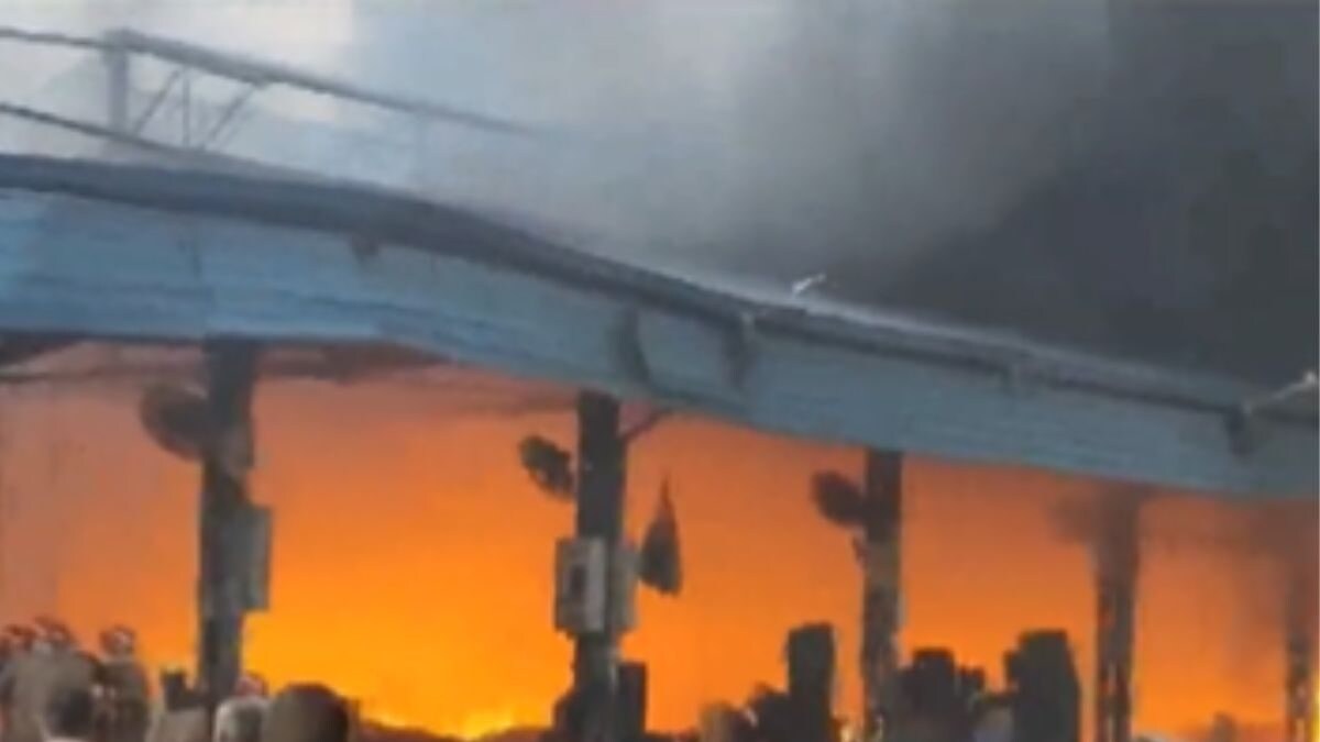 WATCH | Massive Fire Breaks Out at Azadpur Mandi in Delhi; No Injuries Reported - Vimarsana News