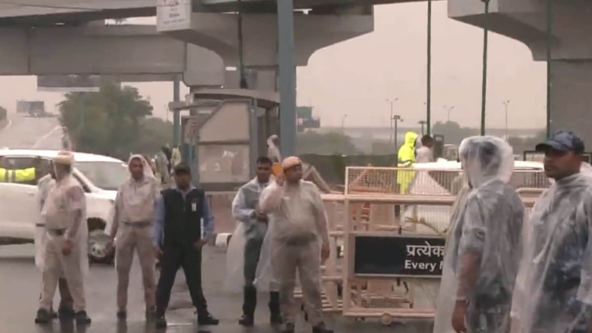 Amid Heavy Rain in Delhi-NCR, G20 Leaders’ Morning Trip to Akshardham Temple, Rajghat | Visuals – News18