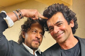 Jawan Star Sunil Grover Is 'Chilling With The King Khan'; Pic With