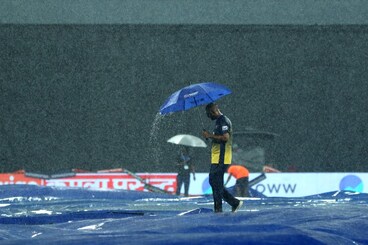 India vs Pakistan Asia Cup Super 4 Clash Pushed to Reserve Day Due to Rain, IND to Resume From 147/2