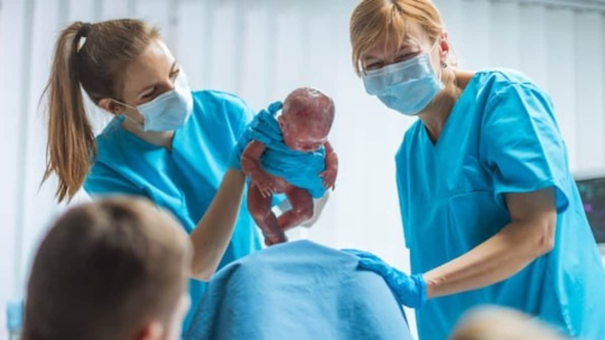 Man Sues Melbourne Hospital For $1 Billion After Watching Wife's C-Section, Says Caused Him Mental Issues - Vimarsana News