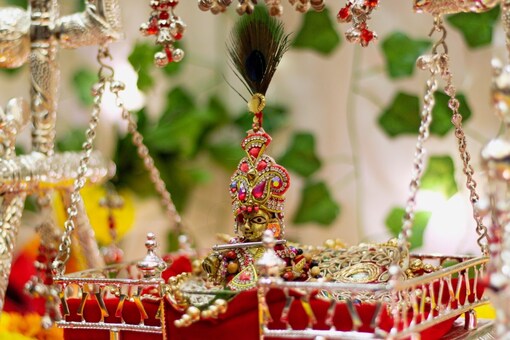Krishna Janmashtami celebrates the birth of Lord Krishna. (Image: Shutterstock)

