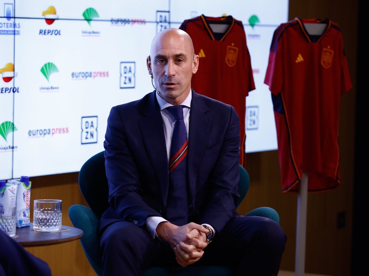 Spanish football chief Luis Rubiales finally accepts the inevitable after  World Cup kiss 