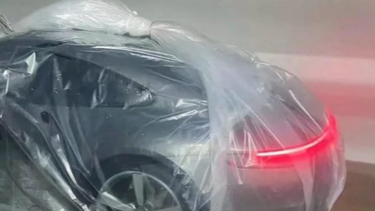 Man's 'Secret' Technique To Protect Car Against Flood Gets Ridiculed On The Internet - Vimarsana News