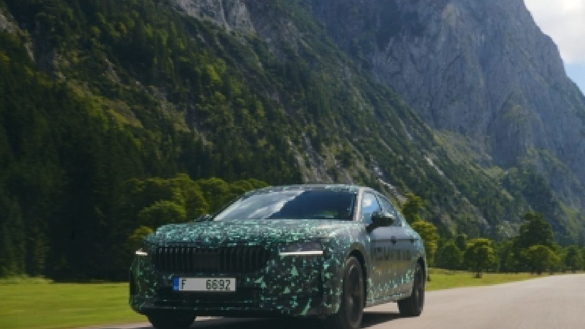 Fourth-Gen Skoda Superb Teased Ahead of Official Launch, Details Inside