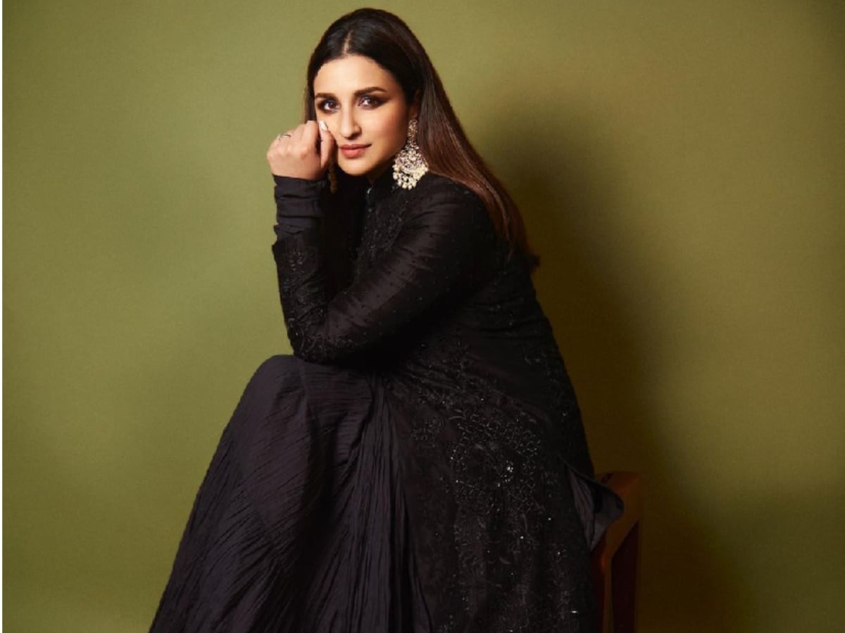 Guess the price of Parineeti Chopra's black airport bag - Times of India