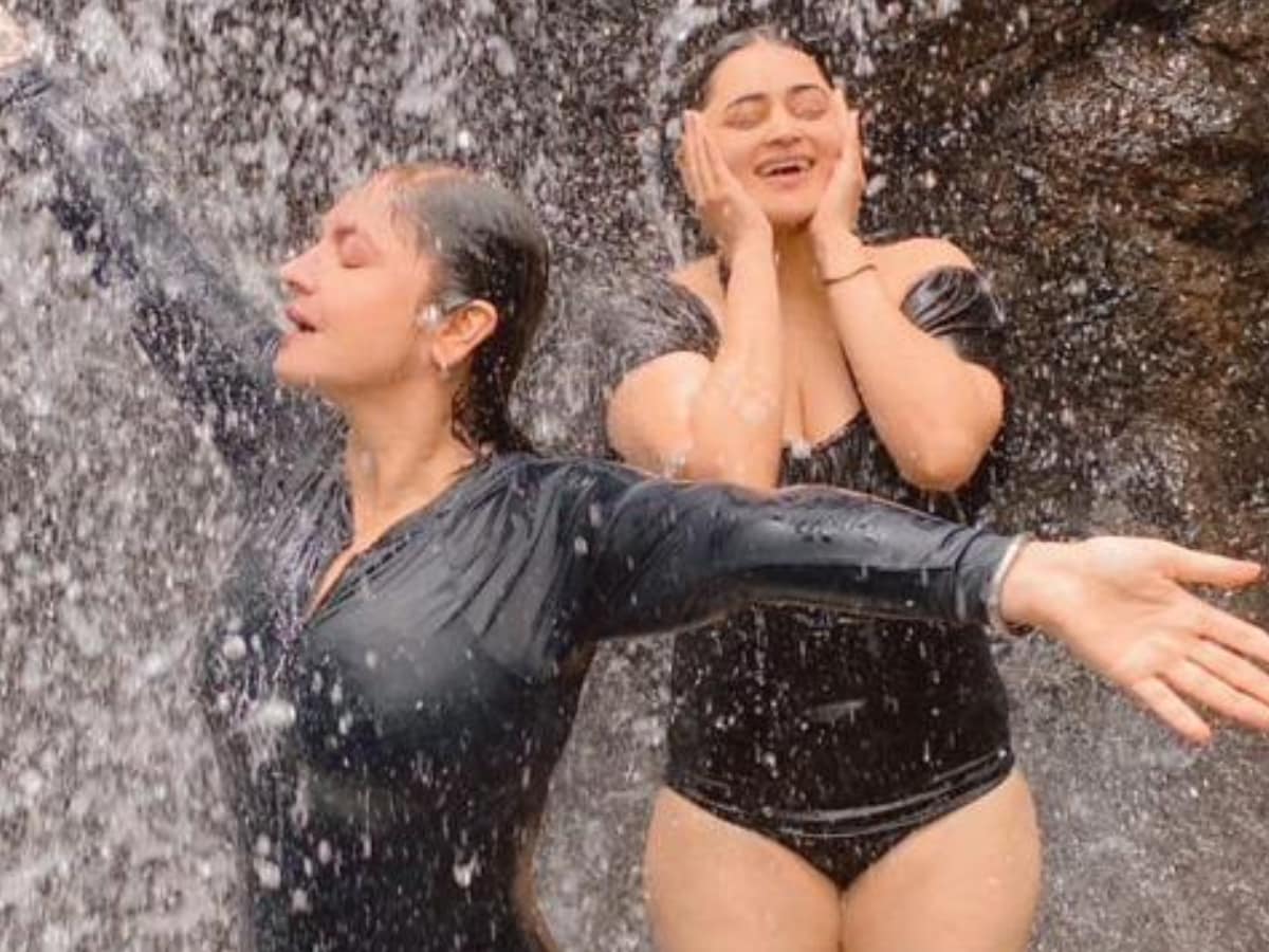 1200px x 900px - Sexy! Pooja Bhatt and Bebika Dhurve Sizzle In Black Monokini As They Dance  Under a Waterfall - News18