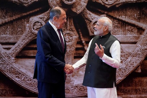 PM Modi welcomes Russian foreign minister Lavrov at Bharat Mandapam convention centre for the G20 Summit, in New Delhi. Russia on Sunday praised India’s diplomatic leadership for the G20 Summit Declaration. (Image: Reuters)