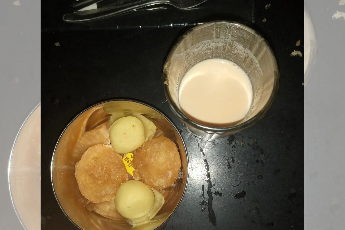 'Balushahi With Tea' Upsets Reddit But Desis Show Interest in Brewing Some 'Kadak Chai' Opinions (Photo Credits: Reddit/@VideoBeast666)