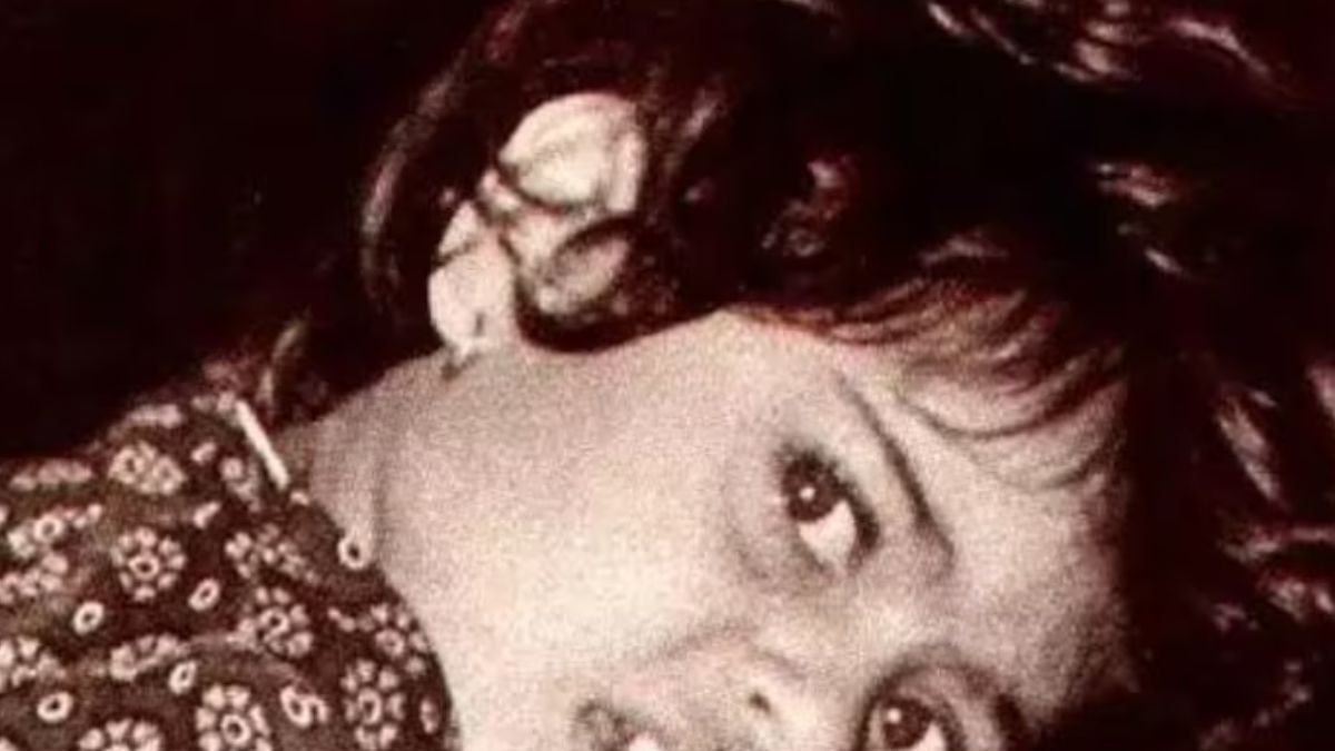 Recognise This Actress From Her Childhood Pic; Hint: She Looks Best On