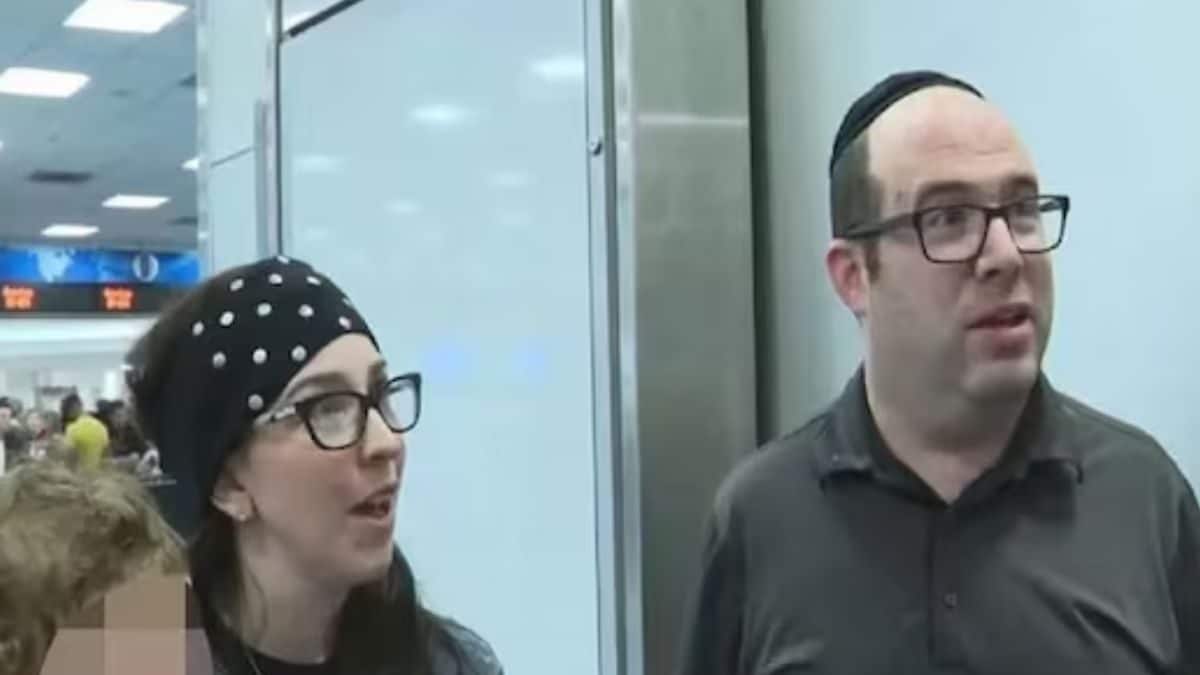 Couple Deboarded From US Flight Allegedly Due To Body Odour – News18