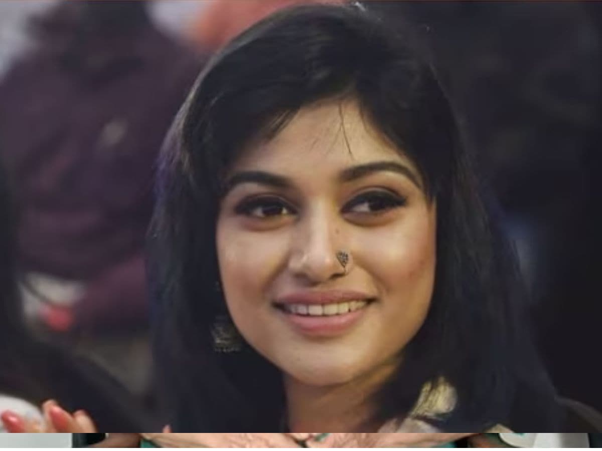 Tamil Nadikai Oviya Sex Videos - What Actress Oviya Helen Said About Prostitution - News18