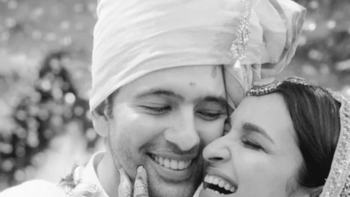 Trending: Does Raghav Chadha Look Like Kartik Aaryan In This Photo With Wife Parineeti?