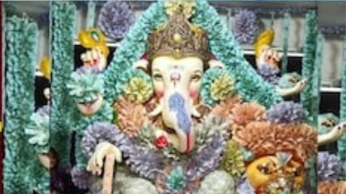 In Andhra Pradesh's Ongole, Lord Ganesha Decorated With Notes Worth Rs ...