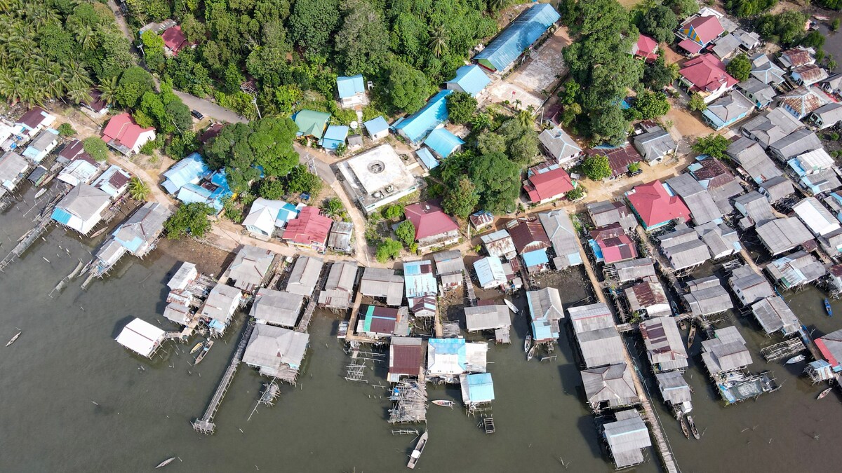 Indonesian Fishermen Protest China-Funded Project Threatening Ancestral Lands - Vimarsana News