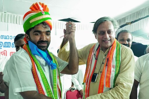 Congress candidate Chandy Oommen and party MP Shashi Tharoor during an election campaign for the Puthuppally bypoll in Kerala on September 2. (Image: PTI)