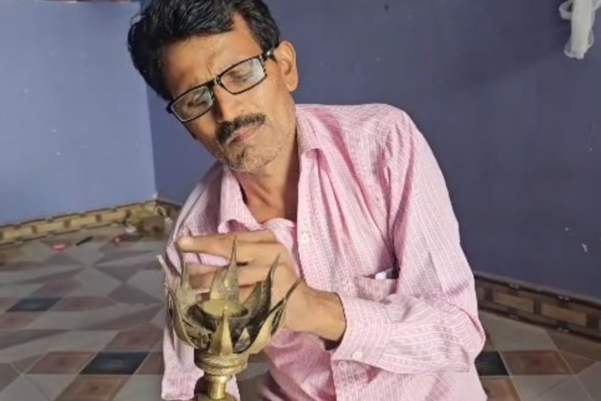 Artisan Manmohan Saini from Mahoba district in UP specialises in brass artifacts. (Image: News18)