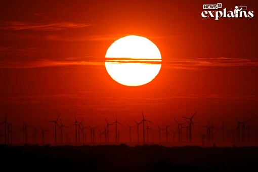 The sun goes down behind the wind turbines at Berlin‘s Drachenberg. (AFP)
