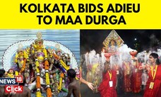 Devotees Bid Farewell To Goddess Durga | Durga Puja 2023 | Kolkata Durga Puja 2023 | News18 | N18V