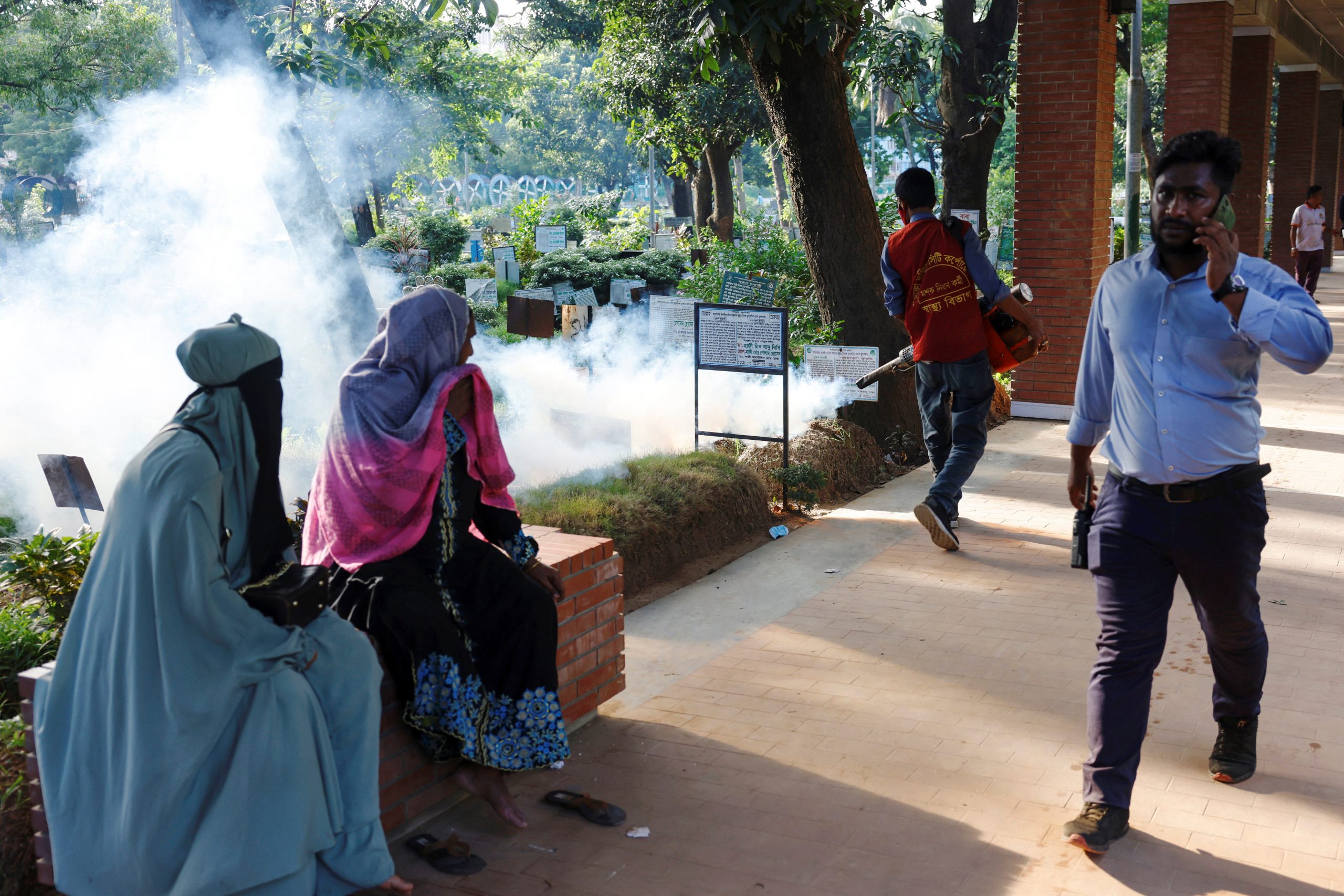 Bangladesh Dengue Deaths Top 1,000 This Year in Worst Recorded Outbreak ...