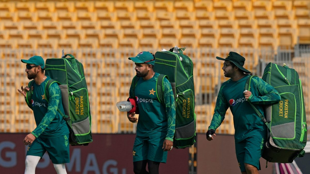 Cricket World Cup 2023: Shadab in for Unwell Nawaz as Pakistan Opt to ...