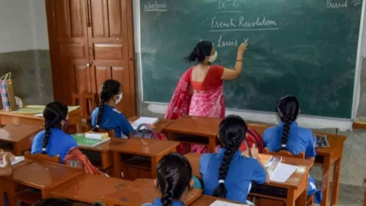 Complaint Filed by Karnataka Parents Against School Teacher for Alleged ‘Anti-Hindu’ Remark; BJP MLA Calls for Action Complaint Filed by Karnataka Parents Against School Teacher for Alleged ‘Anti-Hindu’ Remark; BJP MLA Calls for Action
