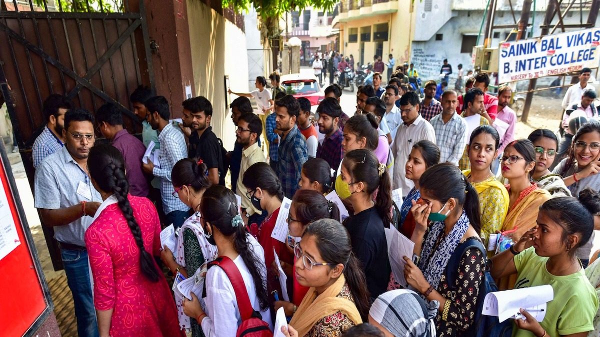 8 lakh candidates turn up for SLST test for Group D posts in schools in Bengal