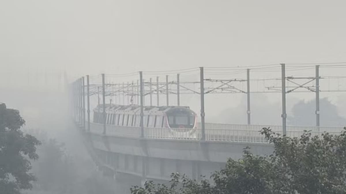 Haze Envelops Delhi as Air Quality Remains ‘very Poor’ for Fifth Day, No Sign of Relief So Far – News18 Haze Envelops Delhi as Air Quality Remains ‘very Poor’ for Fifth Day, No Sign of Relief So Far – News18