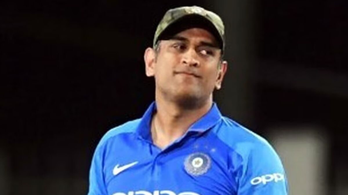 ‘Yeh Mat Sochna..’: MS Dhoni’s Relationship Advice For ‘Bachelors’ Has Internet Chuckling Hard – News18