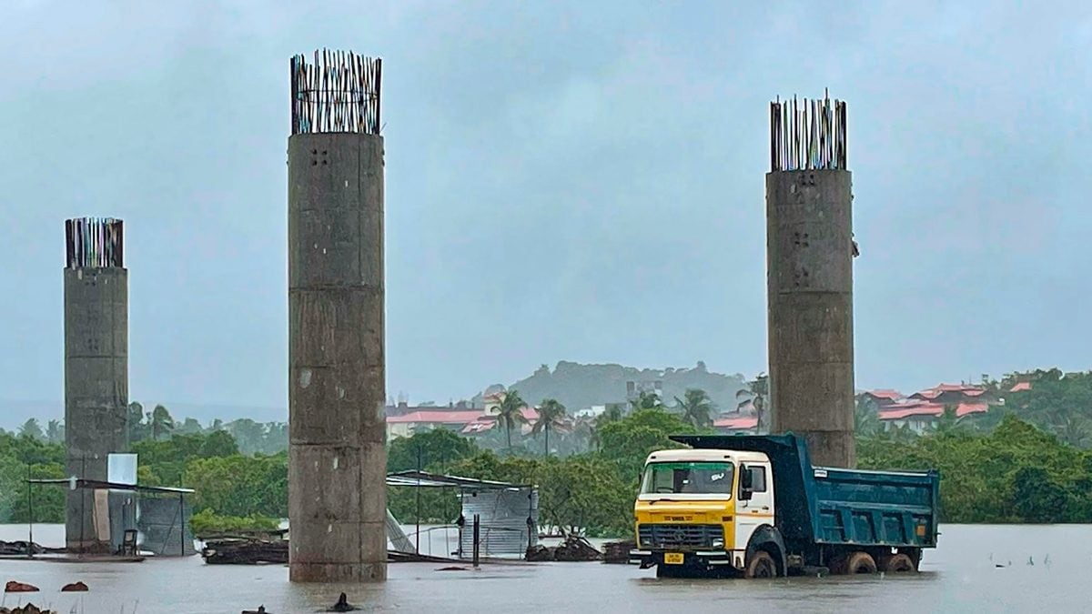 IMD Issues 'Red' Alert for Goa, Predicts Heavy Rains Over Next 24 Hrs ...