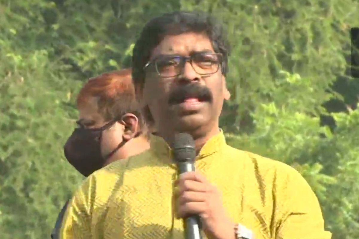 ‘Nahi Gaya… Jaa Raha Hai’: Jharkhand CM Hemant Soren on Funds Disbursed for Cycles Under Tribal Welfare Scheme | WATCH