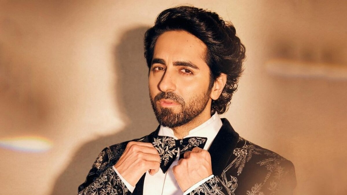 Ayushmann would come in an airport look to board a train: Rochak