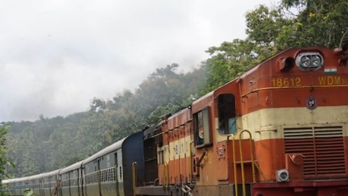 Three Empty Coaches of EMU Derail Near Chennai, Normal Services Resume After Disruption - Vimarsana News