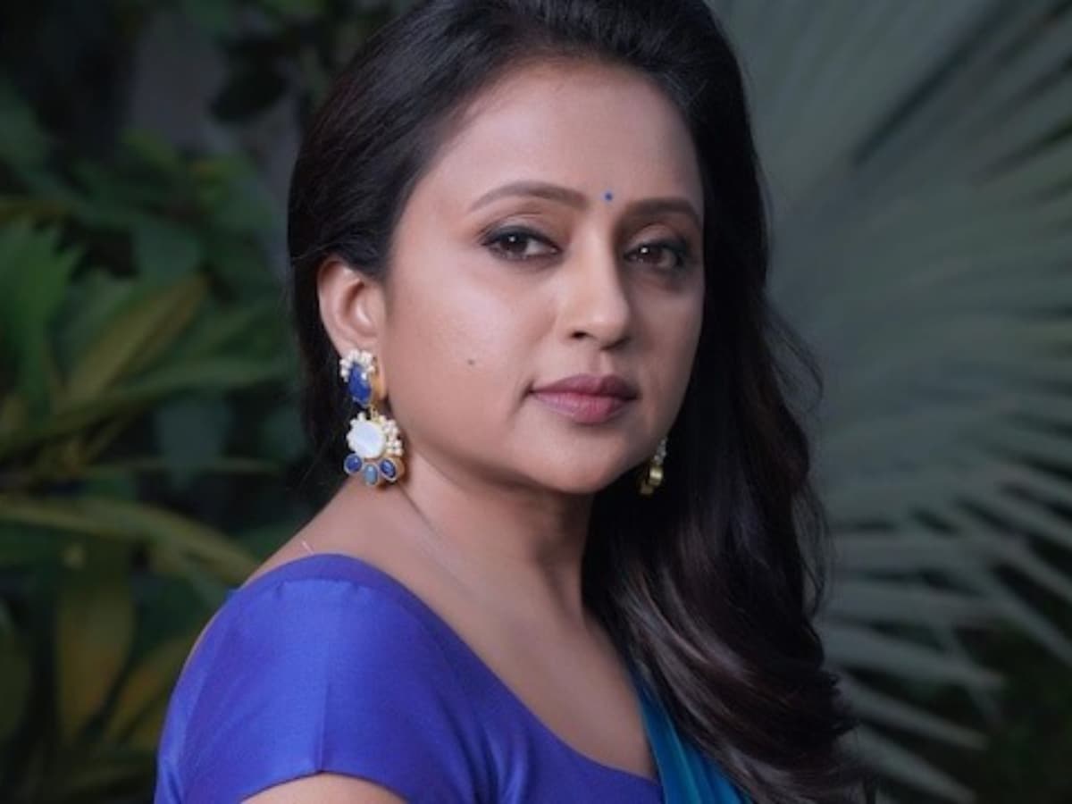 South Actress Suma Kanakala Apologises After Her Comments On Press  Representatives Go Viral | Movies News - News18