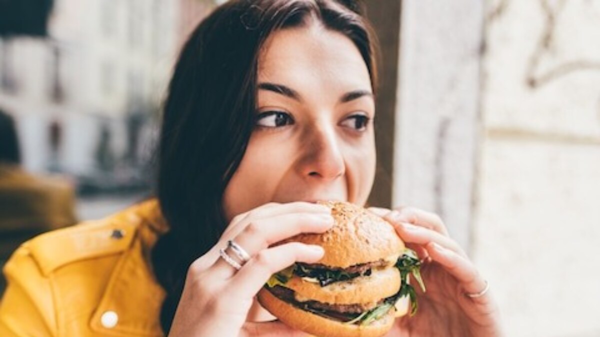 You Have Been Eating Burgers The Wrong Way All Your Life; Here's Proof ...