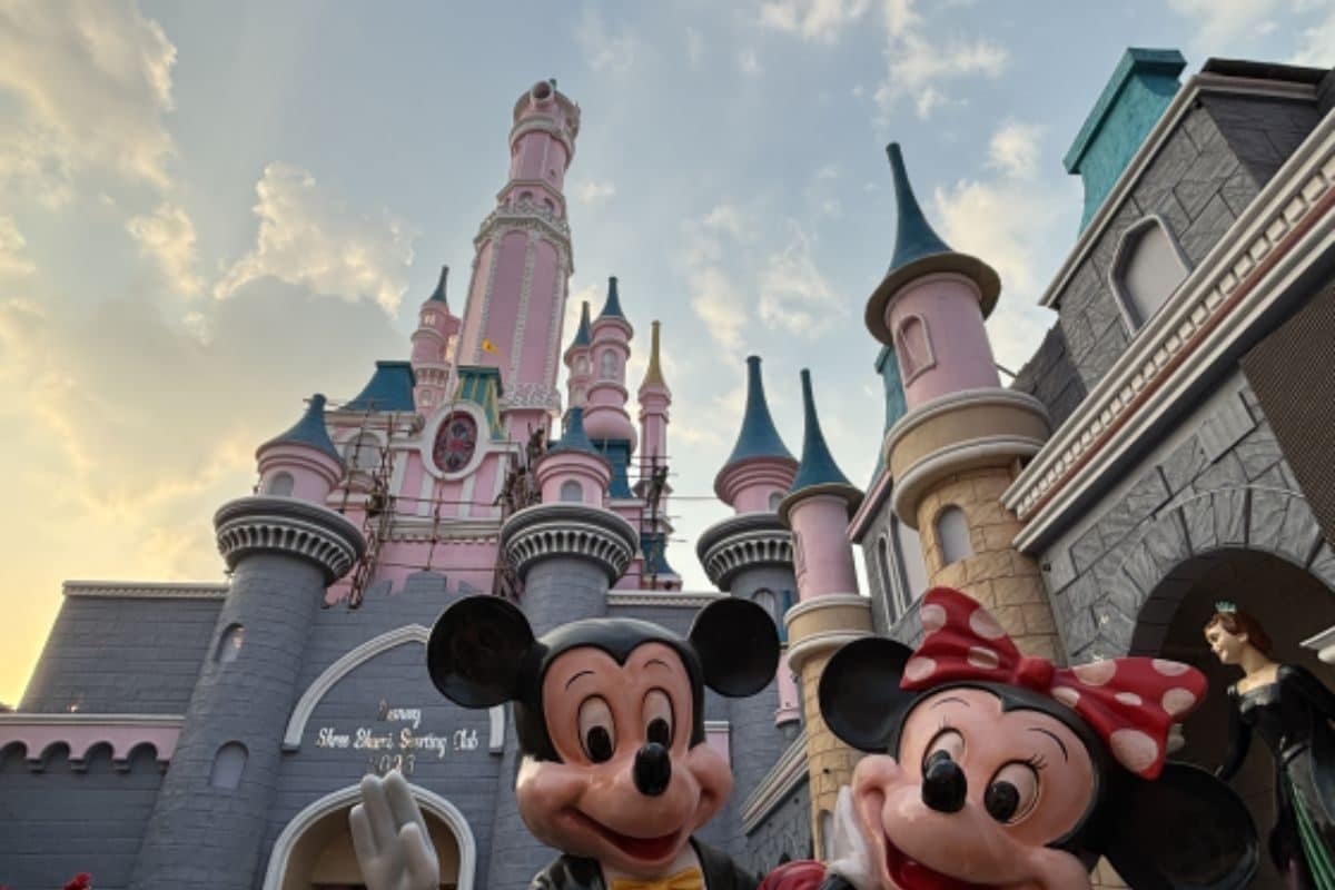 Kolkata: Disneyland-Themed Pandal With Characters & Castles to be
