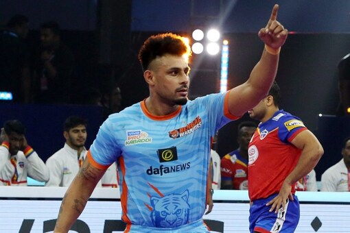 Maninder Singh of Bengal Warriors will look to defeat the Patna Pirates who are unbeaten this season.  