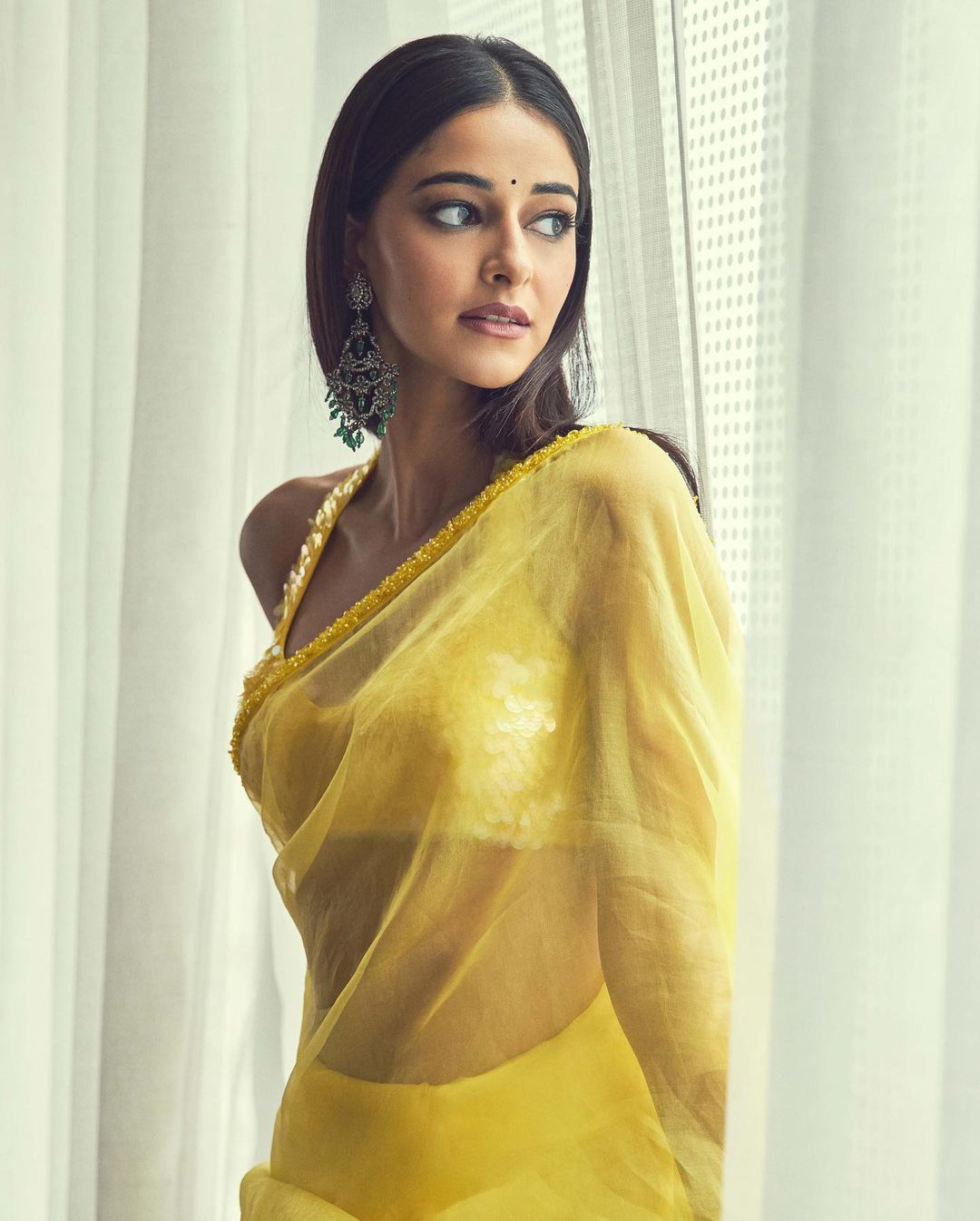 Navratri Day 5 Colour: How to Style Yellow Outfits Like a Celebrity - News18