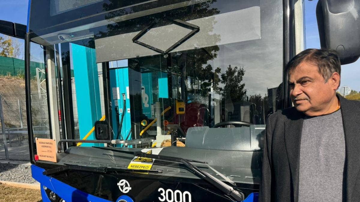 Union Minister Nitin Gadkari Takes a Spin on Hydrogen Bus in Prague, Details Inside - Vimarsana News