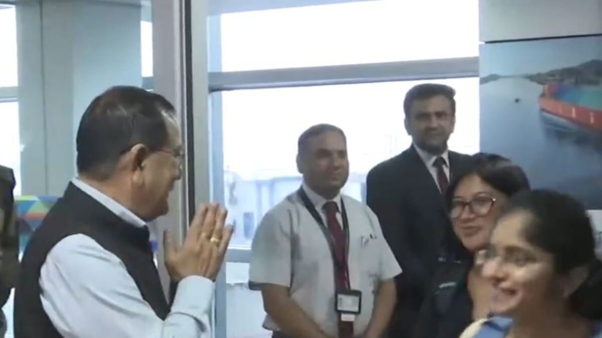 Indian Nationals, 18 Nepalese Fly Out of Israel Under 'Operation Ajay' - Vimarsana News