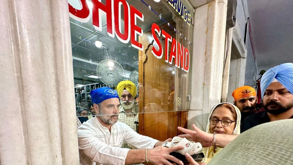 Rahul Gandhi Performs ‘Seva’ at Golden Temple in Amritsar, Peels Vegetables, Arranges Shoes At Counter – News18