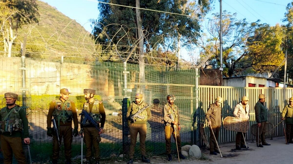 J&K: 3 Officers Among 5 Army Personnel Injured in Firing Inside Camp in Rajouri - Vimarsana News