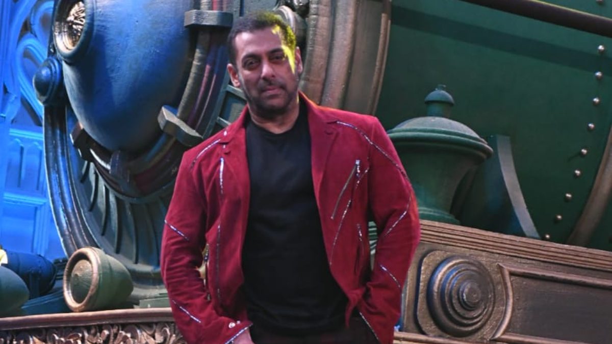 Bigg Boss 17 Premiere LIVE Updates: Salman Khan Kicks Off Show Tonight, Munawar FIRST Contestant? – News18