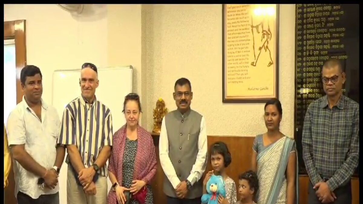 Odisha: Spanish Couple Adopts Minor Sisters Who Lost Their Parents During Covid - Vimarsana News