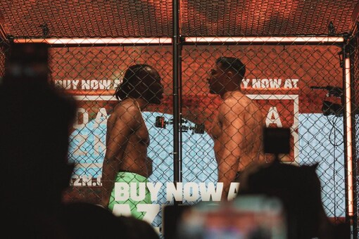 KSI and Tommy Fury facing off. (Credit: Twitter)