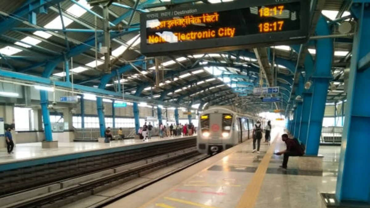 Delhi Woman Shares Multiple Encounters With Stalker Who Sits Beside Her, Touches Her in Metro