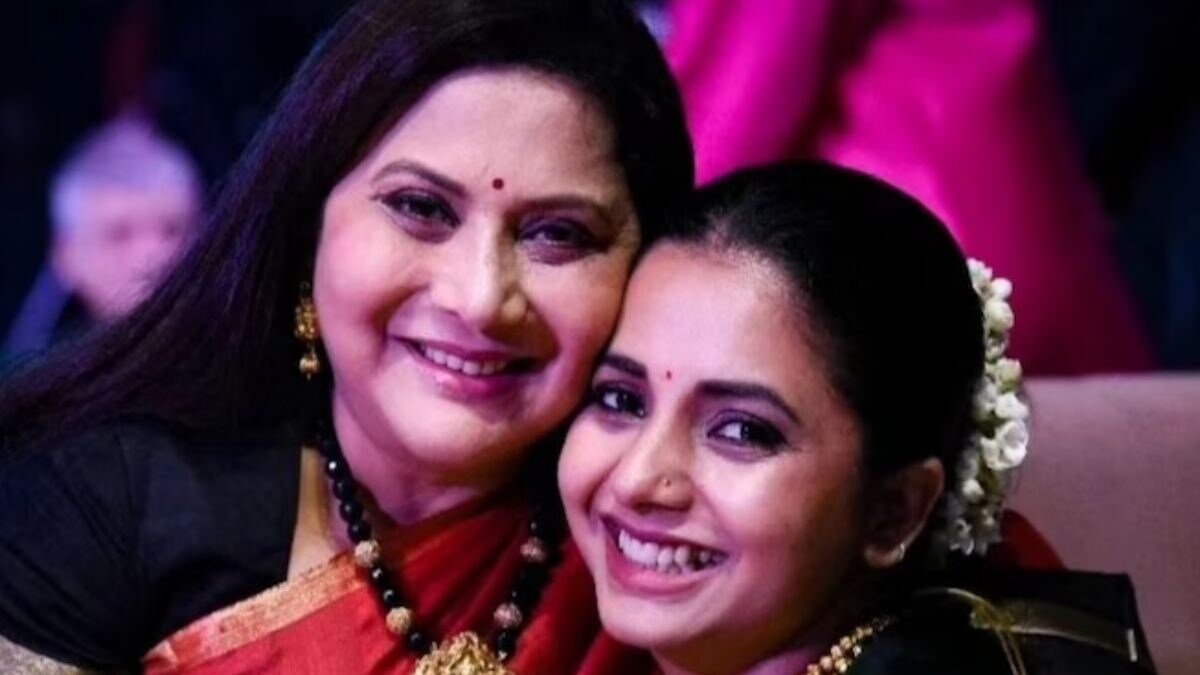 Nivedita Saraf And Sayali Sanjeev's Adorable Photo Feels Like A Warm Hug - Vimarsana News
