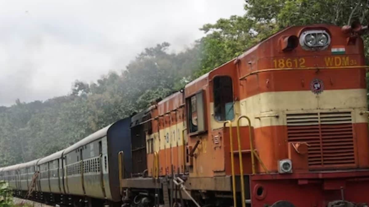 Gujarat-Bound Trains Take a 12-Hour Pit Stop Due To OHE Breakdown Near Mumbai – News18