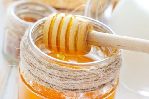 is-honey-with-hot-water-harmful-here-s-the-truth-news18