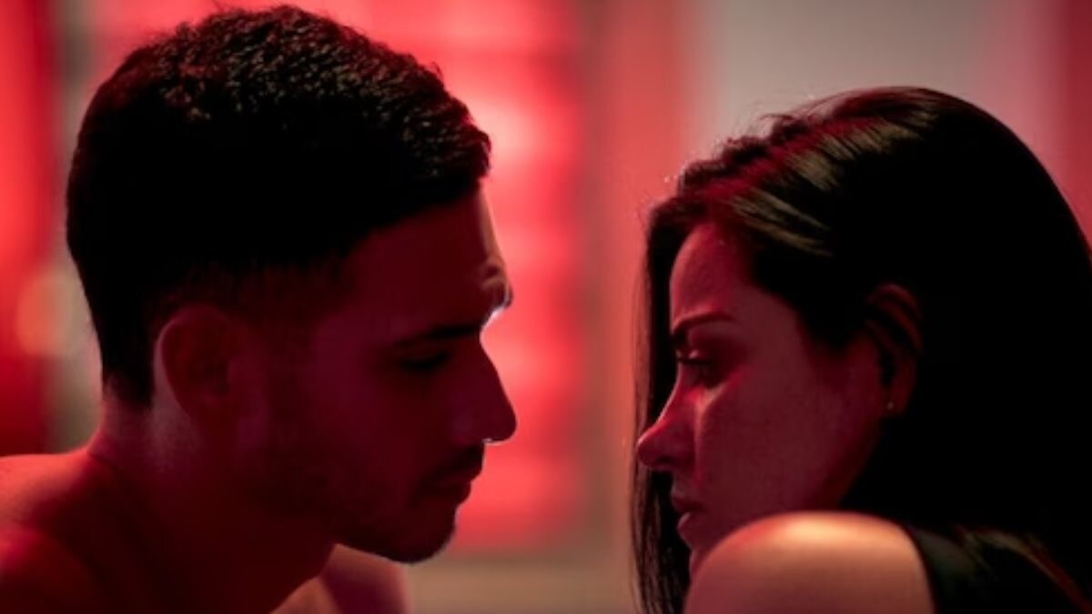 Elite To Dark Desire, 5 Steamiest Netflix Series To Watch Alone - Vimarsana News